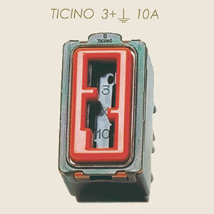 575 - PRIZA MAGIC TICINO 5400/4 10 A